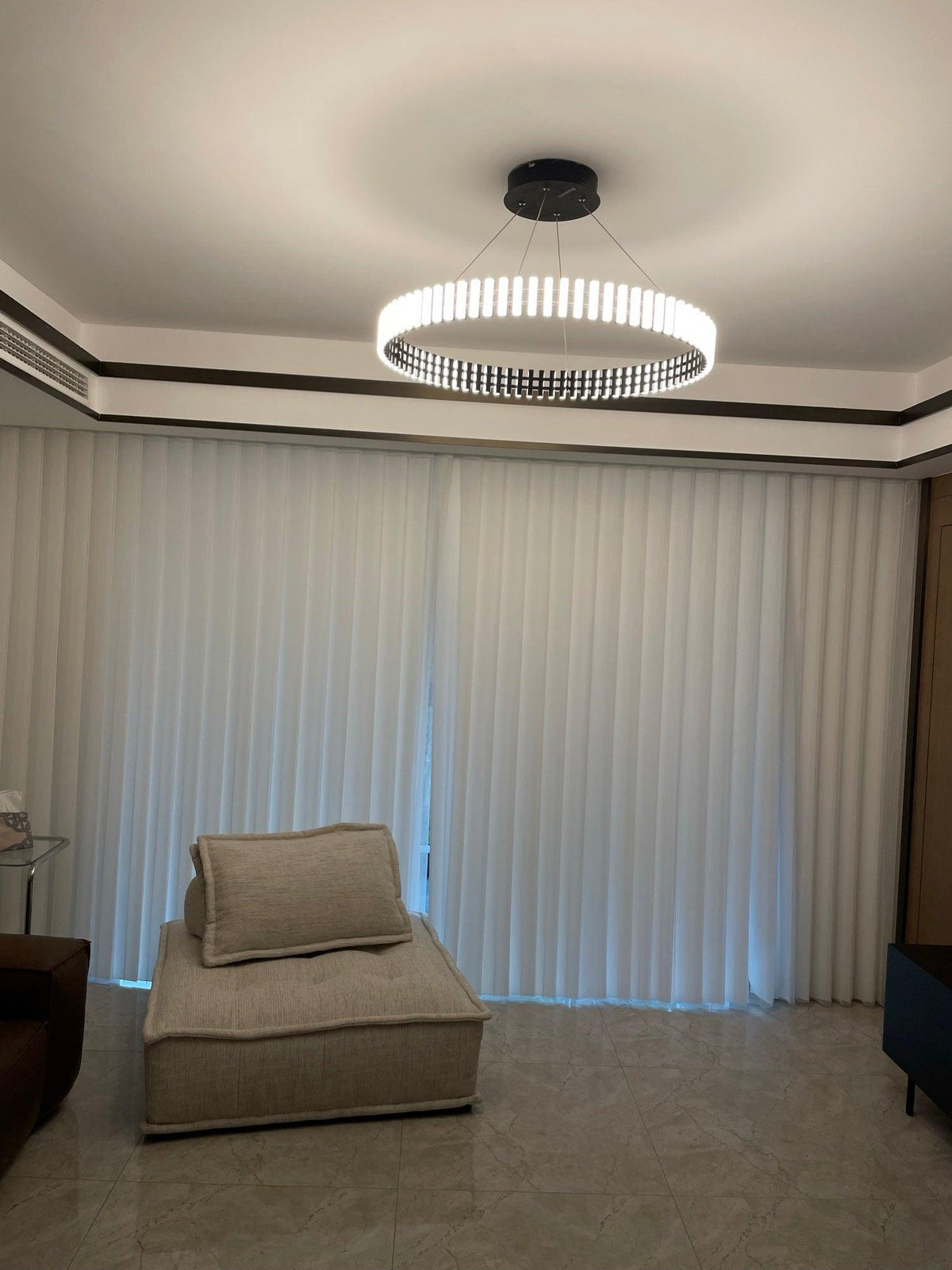 Grevis Acrylic Chandelier-Moonnatur