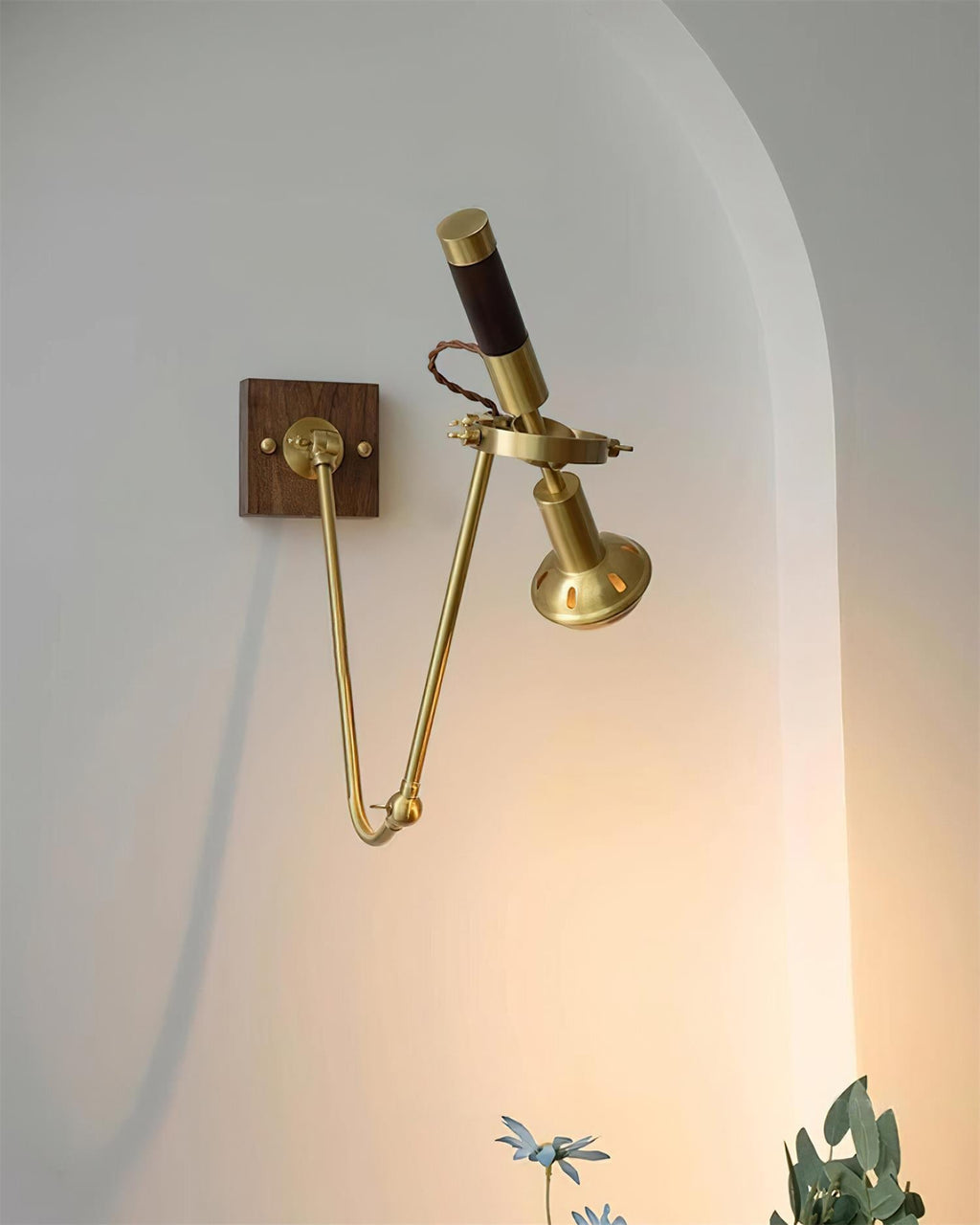 Avrenwren Brass Wall Light-Moonnatur