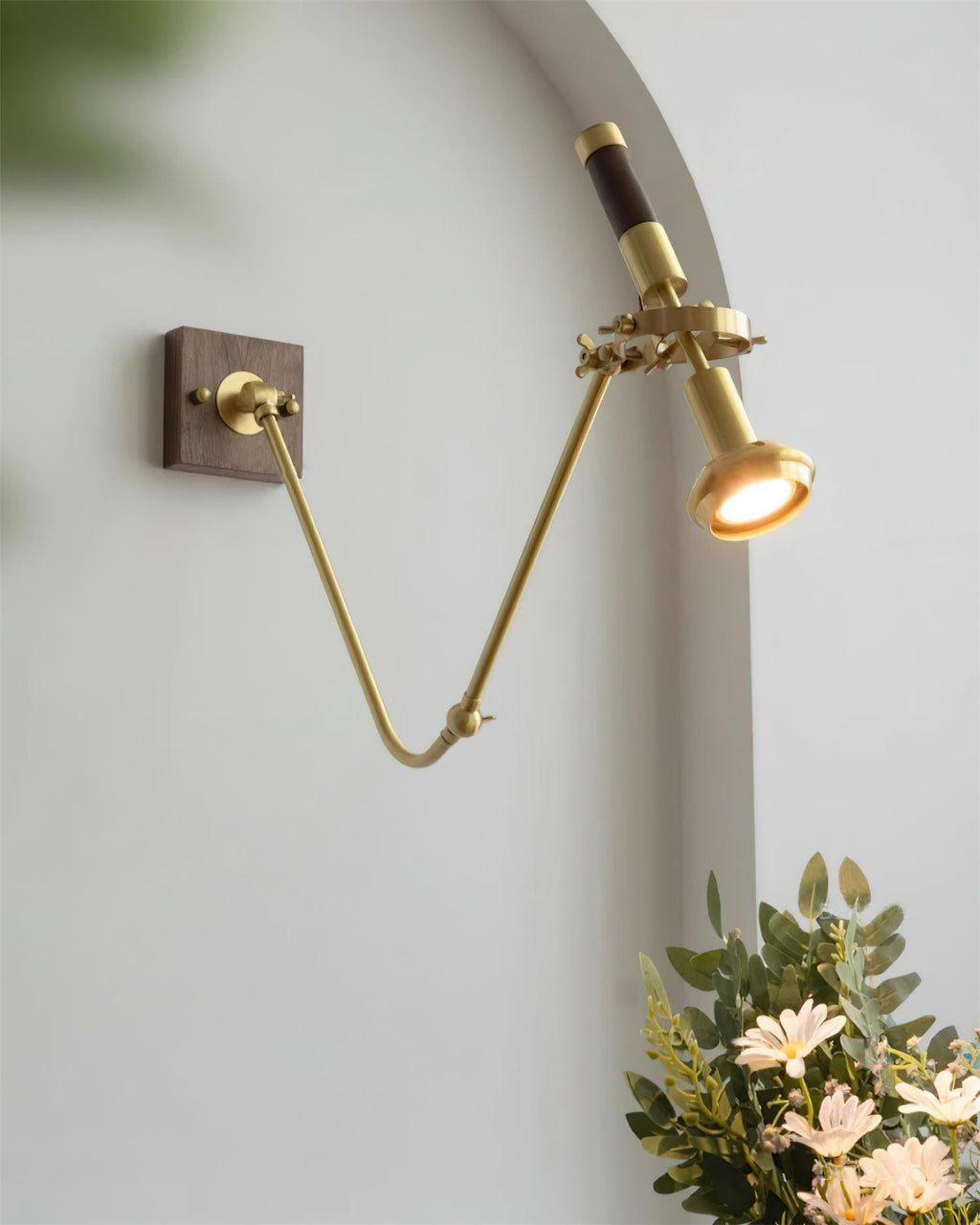 Avrenwren Brass Wall Light-Moonnatur