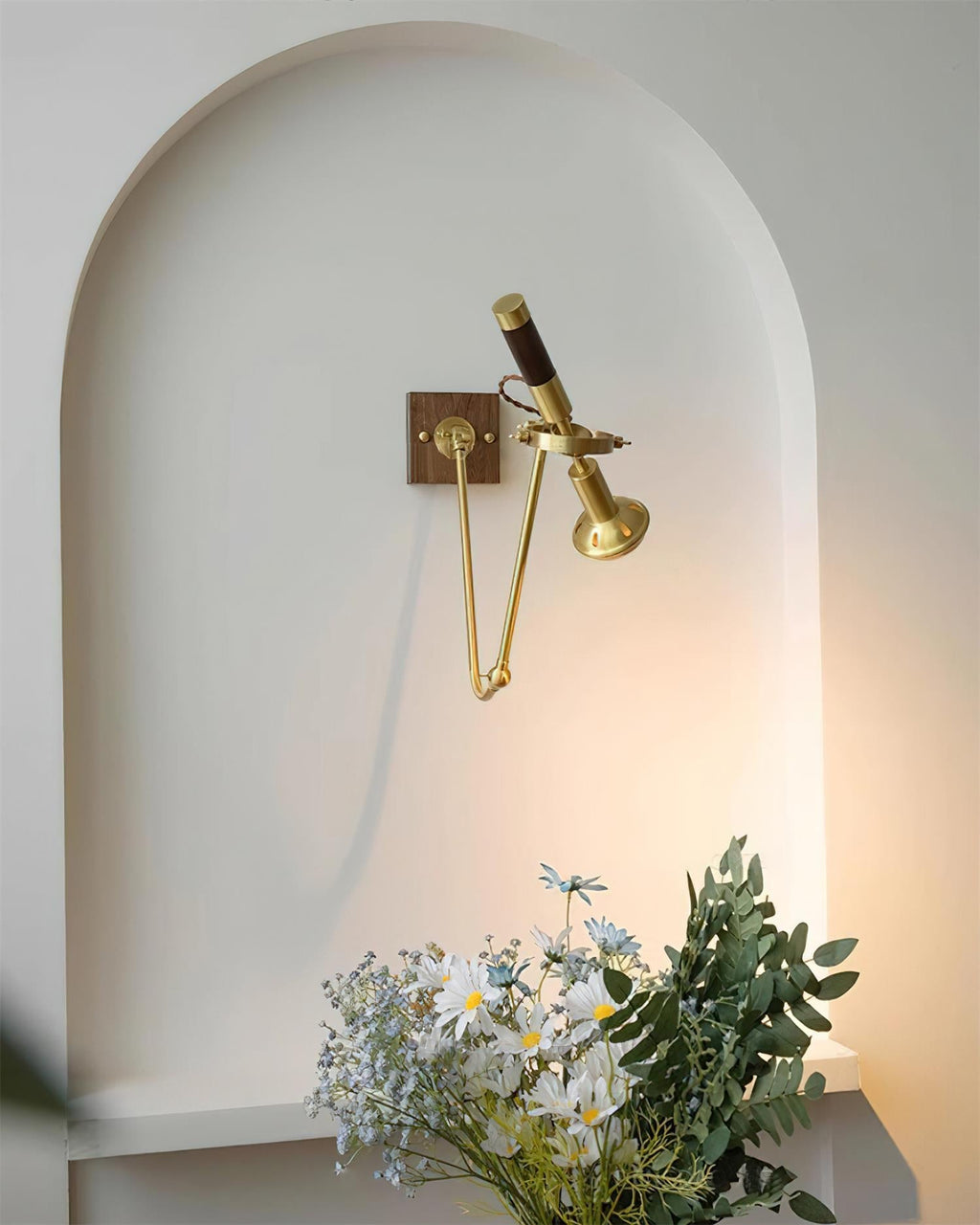 Avrenwren Brass Wall Light-Moonnatur