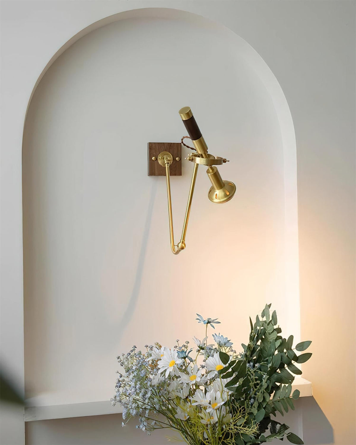 Avrenwren Brass Wall Light-Moonnatur