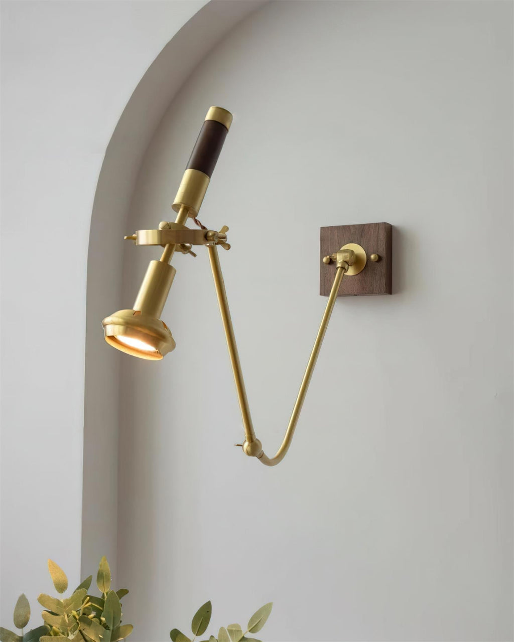 Avrenwren Brass Wall Light-Moonnatur