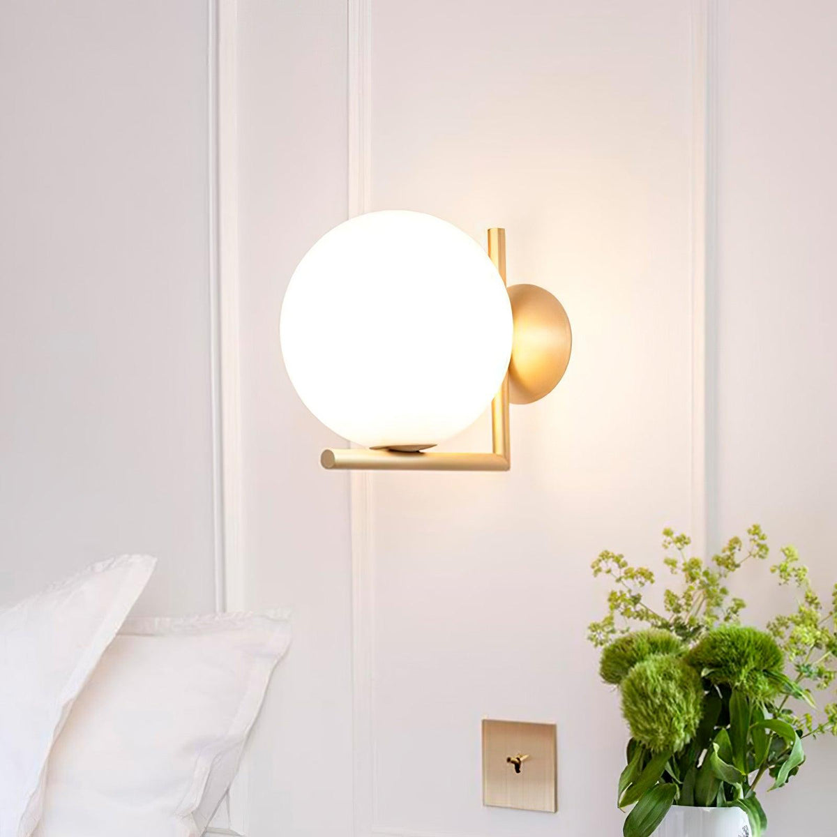 Alwynera Glass Wall Light-Moonnatur