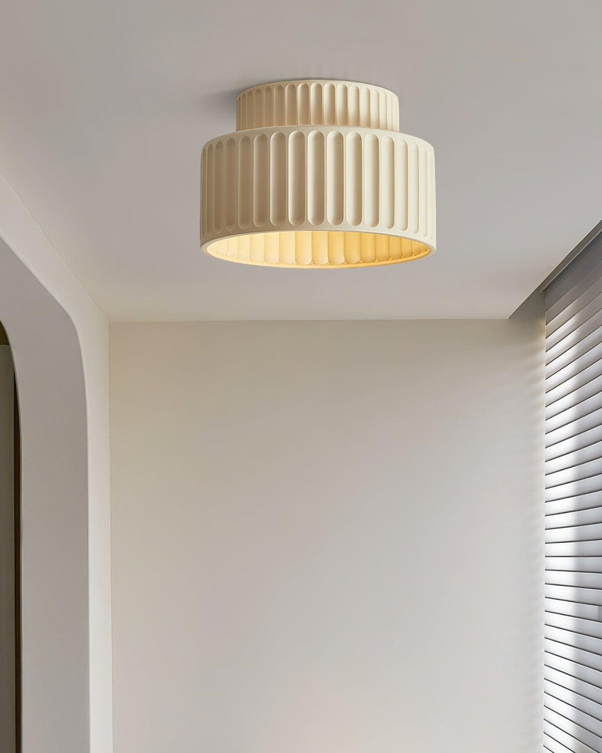 Pavira Resin Ceiling Lamp-Moonnatur