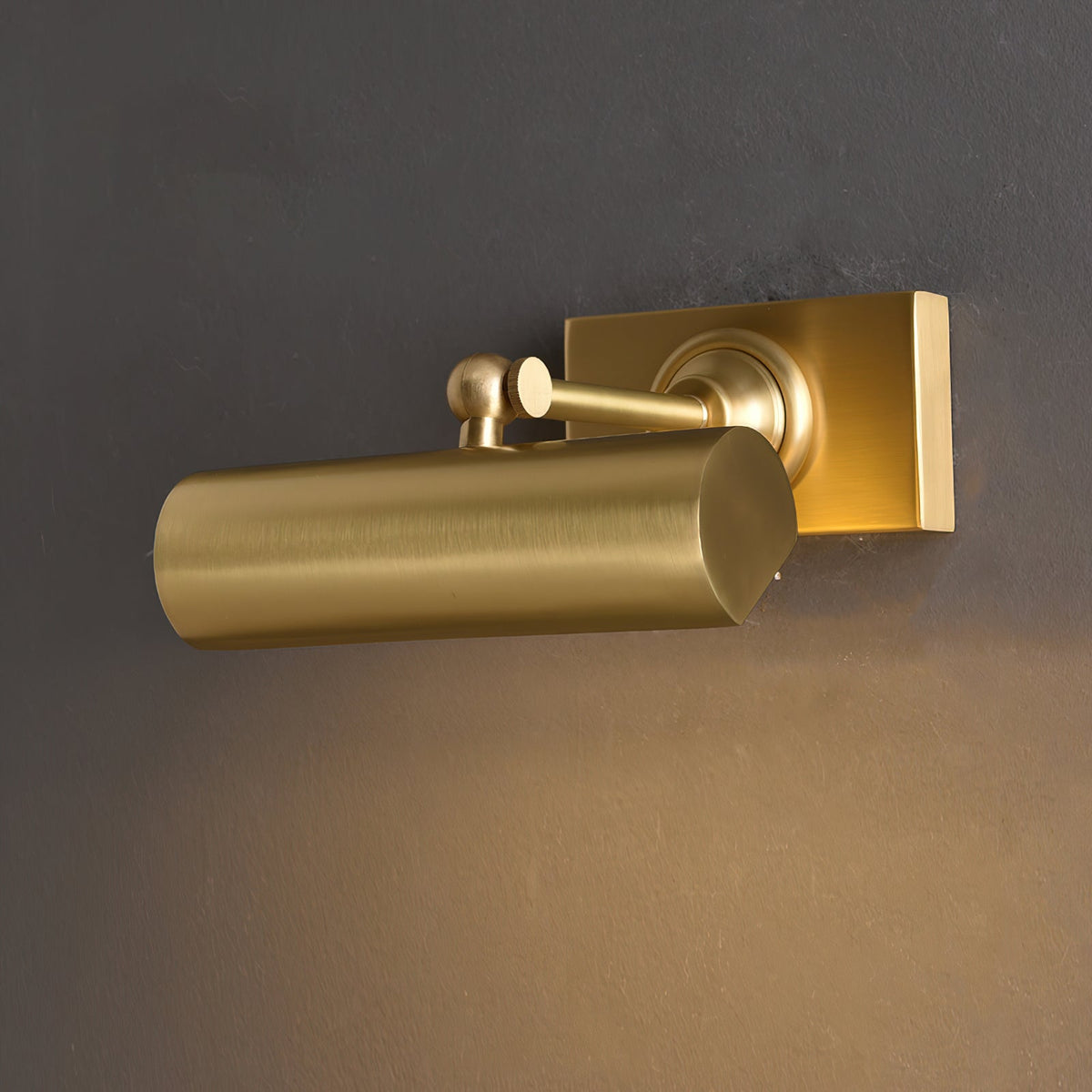 Ferrowvale Brass Wall Light-Moonnatur