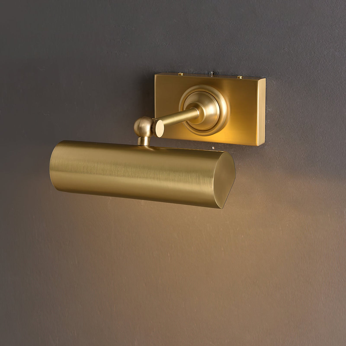 Ferrowvale Brass Wall Light-Moonnatur