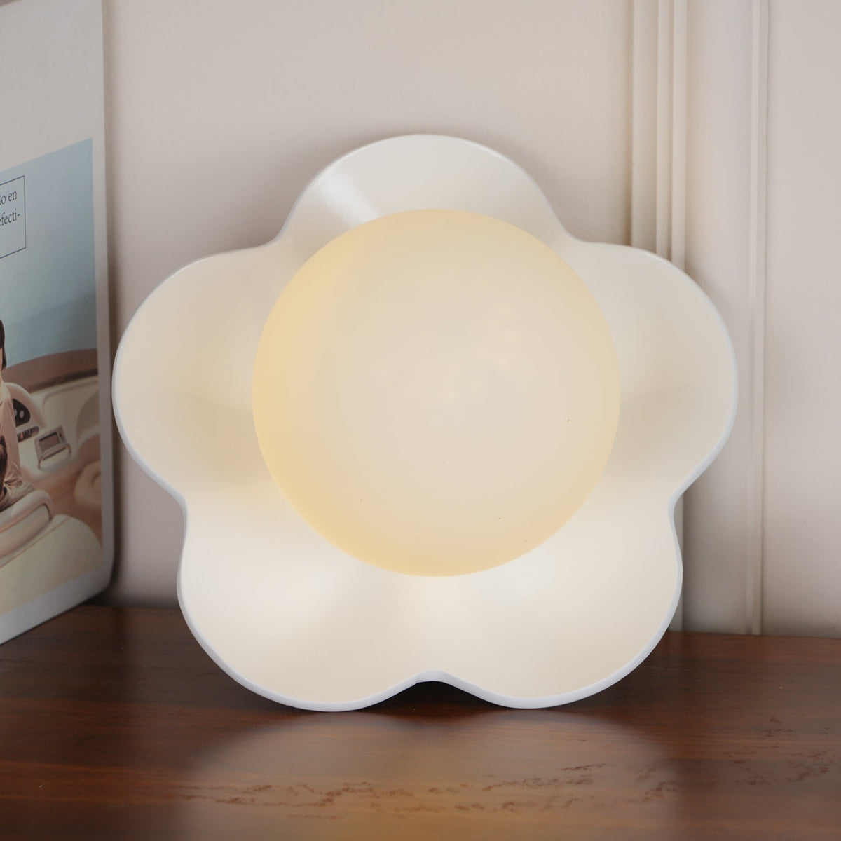 Dahlavelle Resin Wall Light-Moonnatur