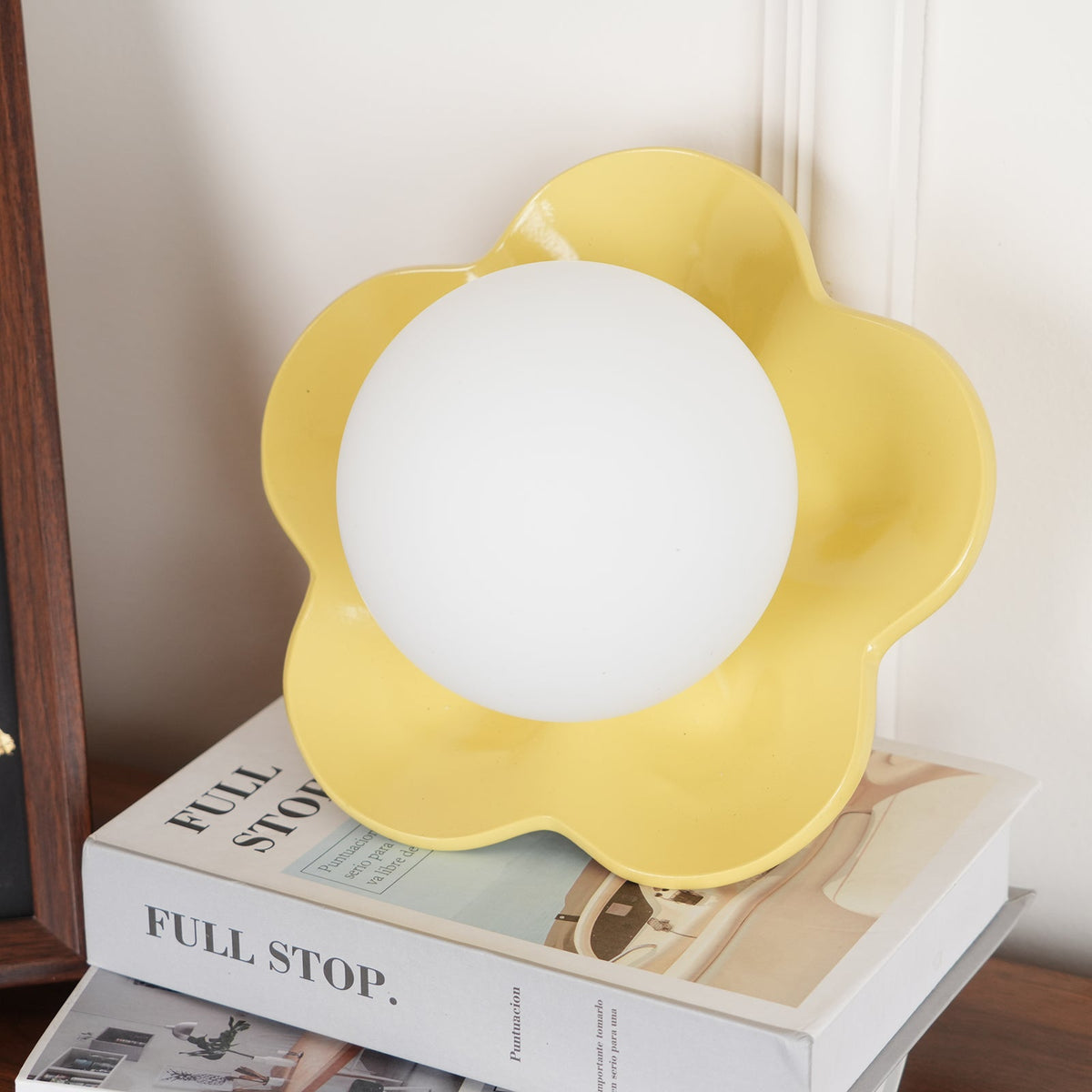 Dahlavelle Resin Wall Light-Moonnatur
