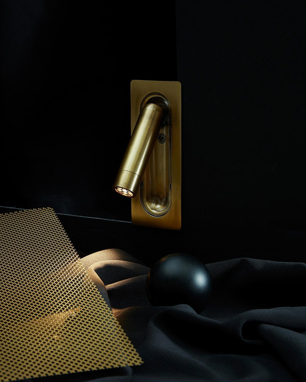 Braxley Aluminium Wall Light-Moonnatur