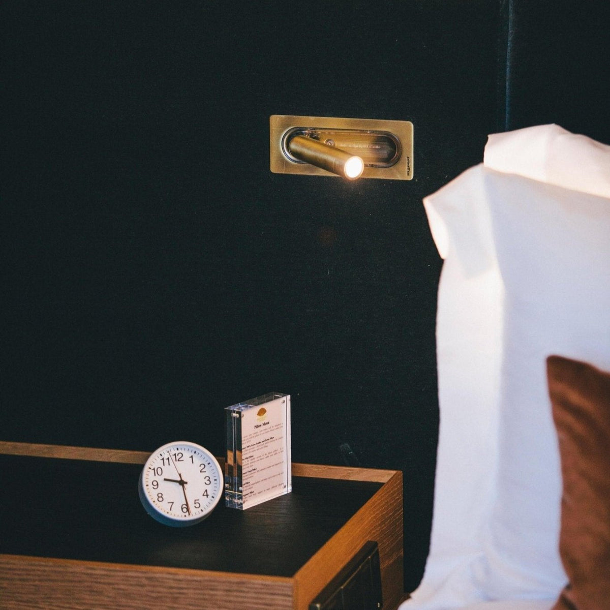Braxley Aluminium Wall Light-Moonnatur