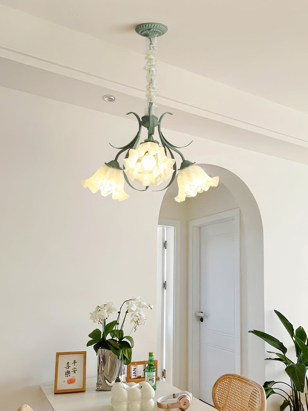 Mavina Metal Chandelier-Moonnatur