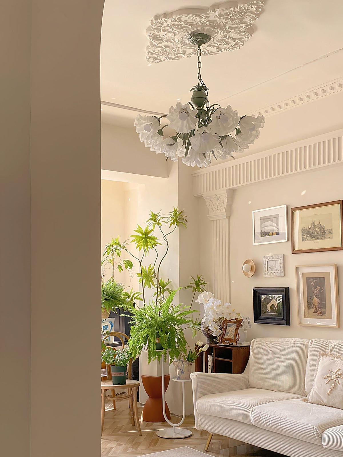Mavina Metal Chandelier-Moonnatur