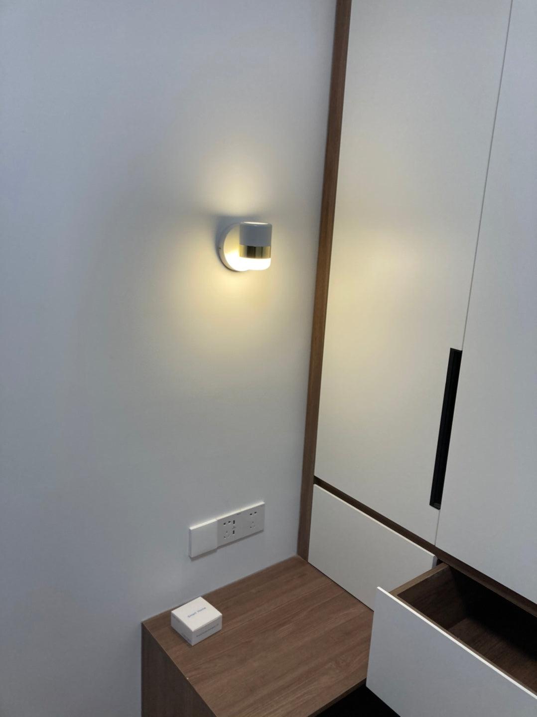 Berwinara Acrylic Wall Light-Moonnatur
