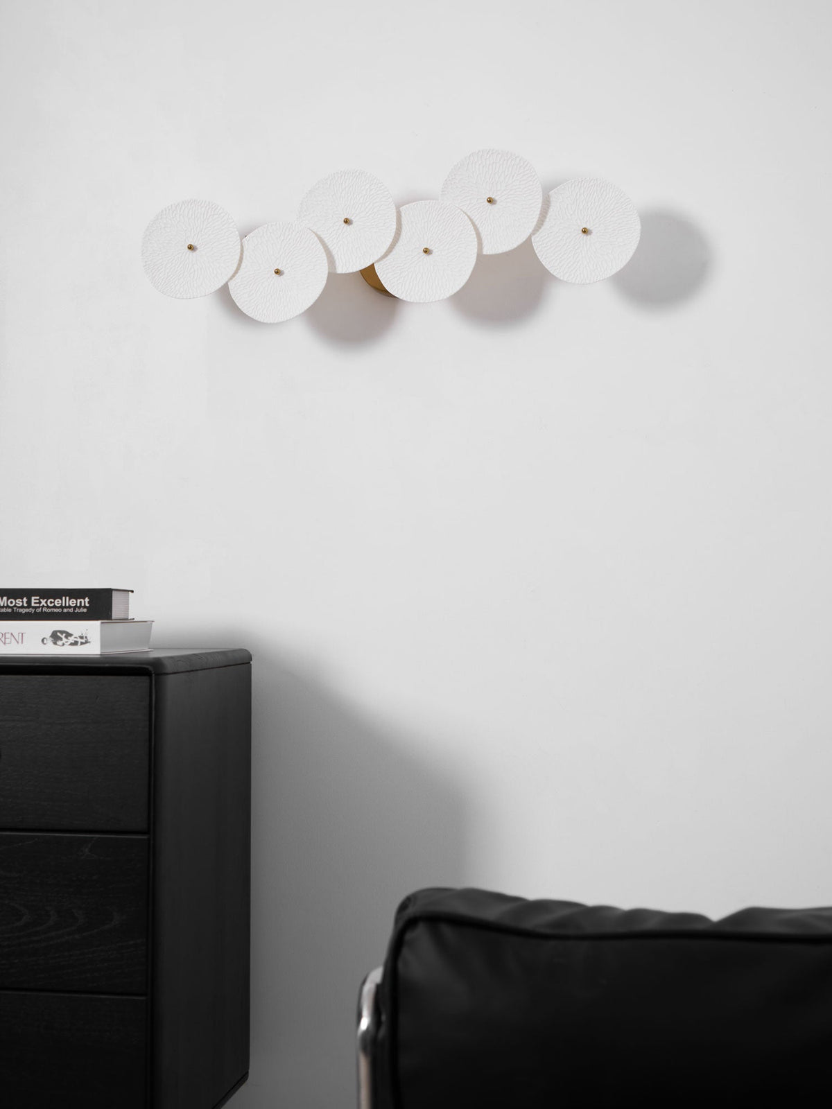 Zoralia Ceramic Wall Lamp-Moonnatur