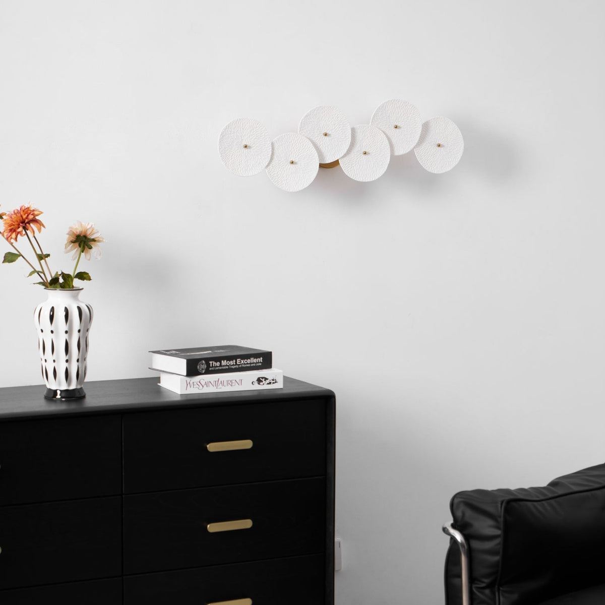 Zoralia Ceramic Wall Lamp-Moonnatur