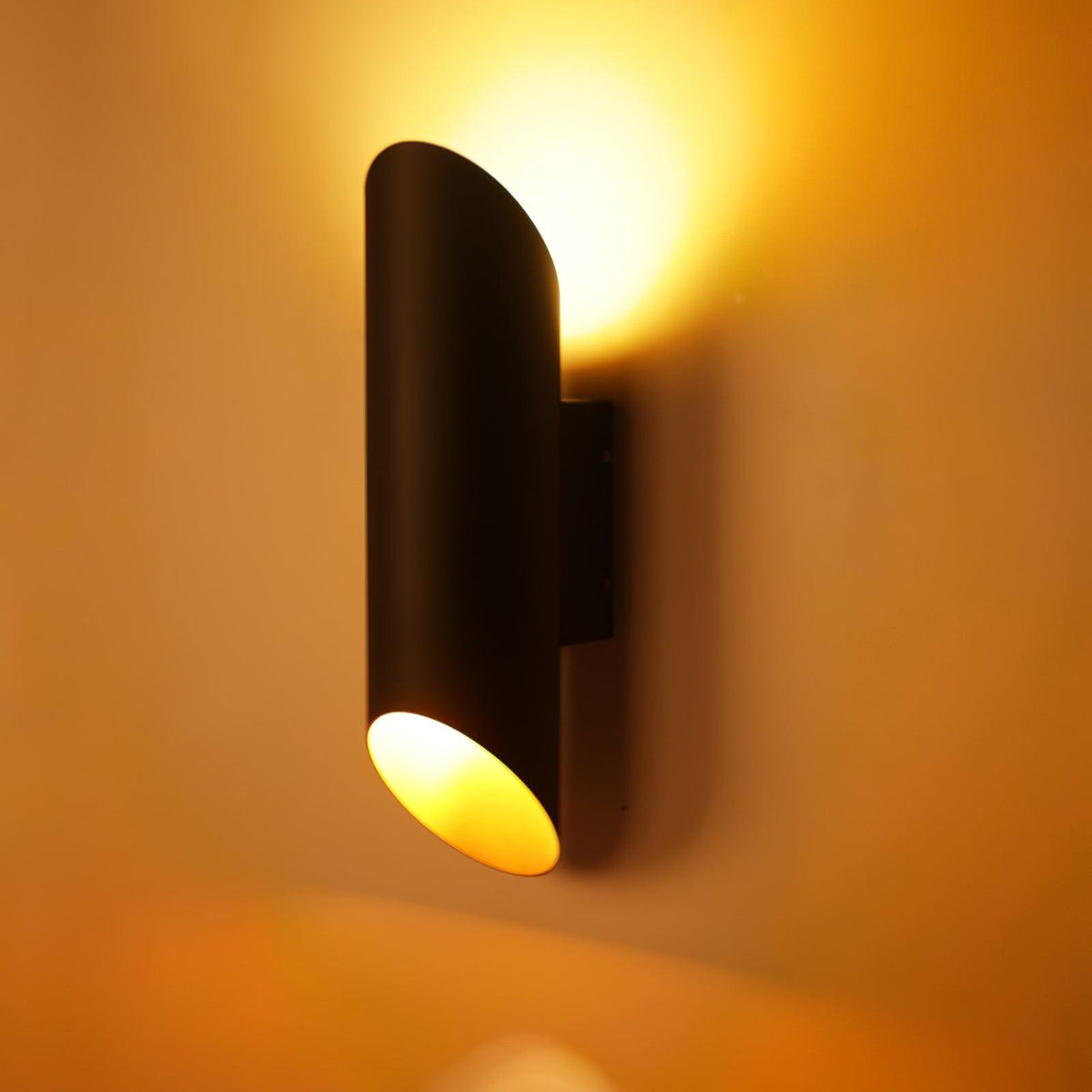 Larenera Aluminium Wall Light-Moonnatur