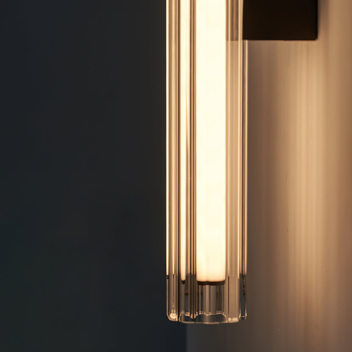 Veneth Glass Wall Light-Moonnatur
