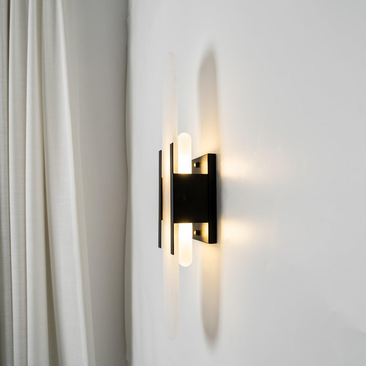 Veo Luxury Alabaster Wall Lamp - Neutralighting