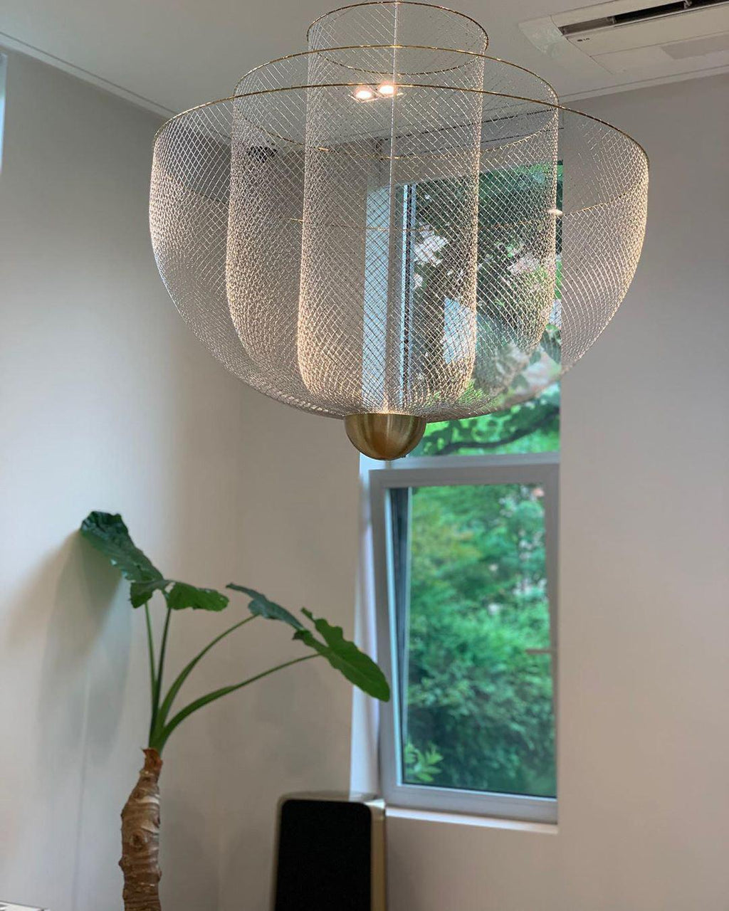 Pireven Iron Chandelier-Moonnatur