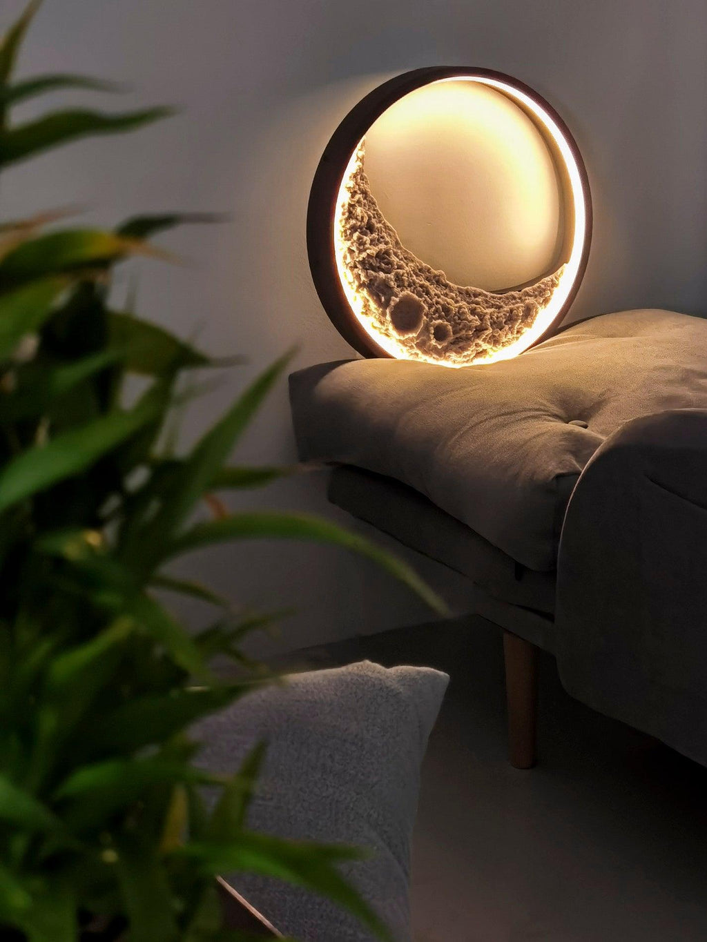 Alwynlyn Resin Wall Light-Moonnatur