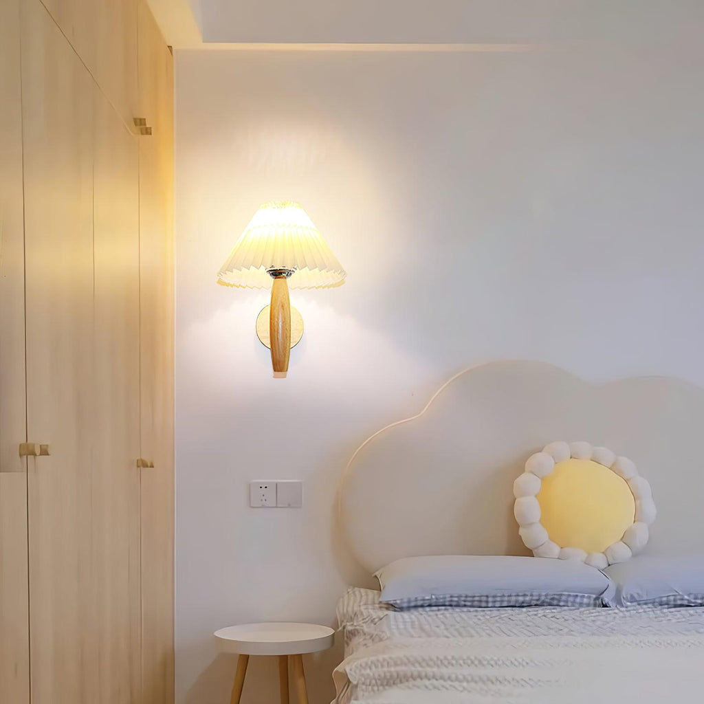 Islenenora Oak Wood Wall Light-Moonnatur