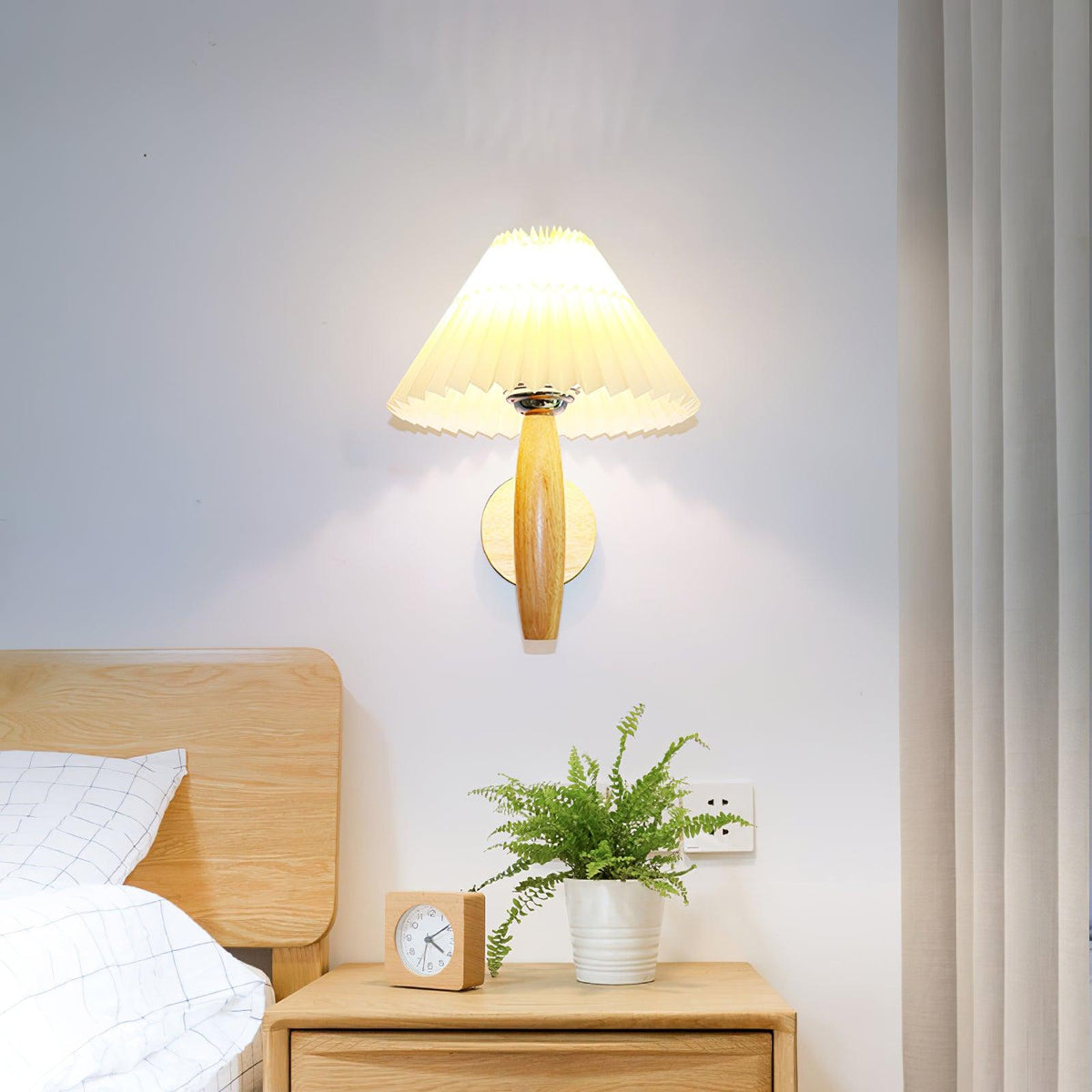 Islenenora Oak Wood Wall Light-Moonnatur