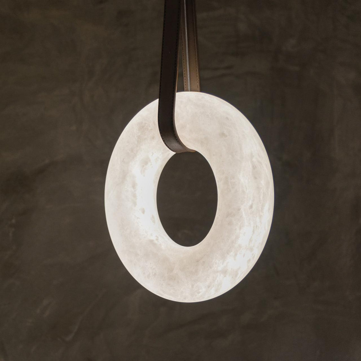 Quenelenis Alabaster Pendant Light-Moonnatur