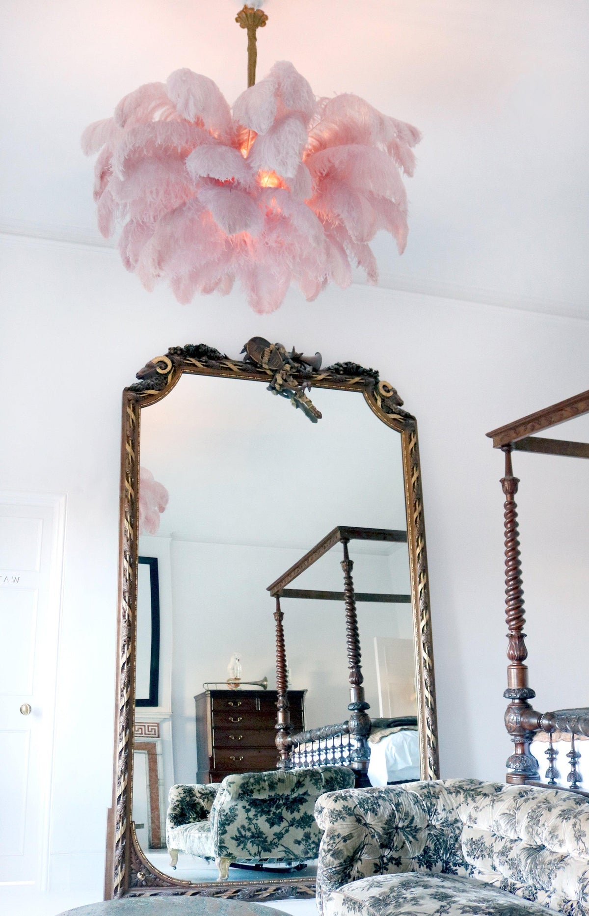 Kardenina Feather Chandelier-Moonnatur