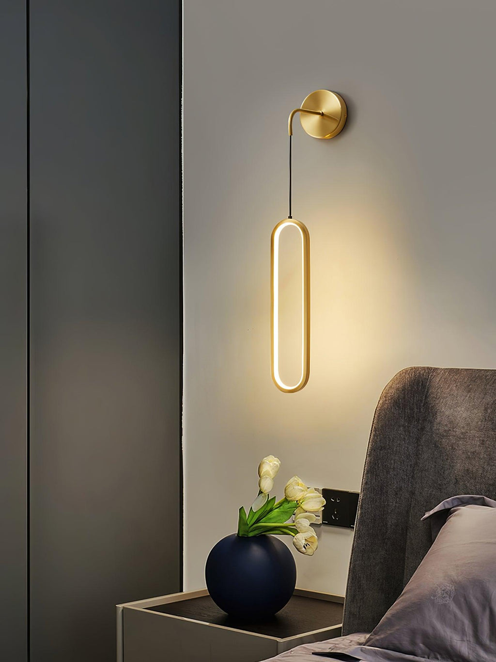 Hathereris Brass Wall Light-Moonnatur