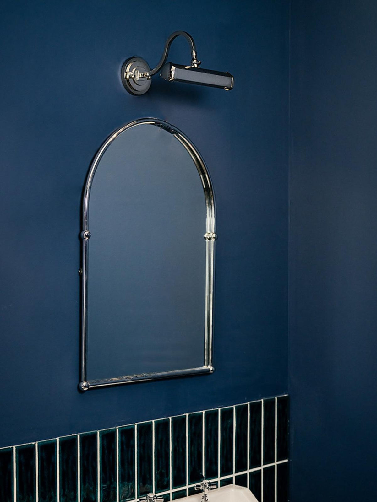 Larkera Metal Wall Light-Moonnatur