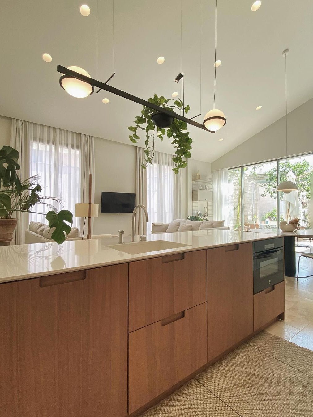Kestlyn Acrylic Pendant Light-Moonnatur