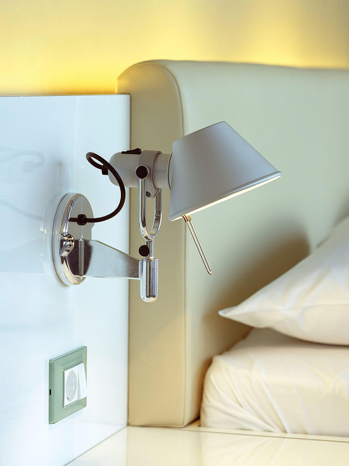 Xerenwyn Aluminium Wall Light-Moonnatur
