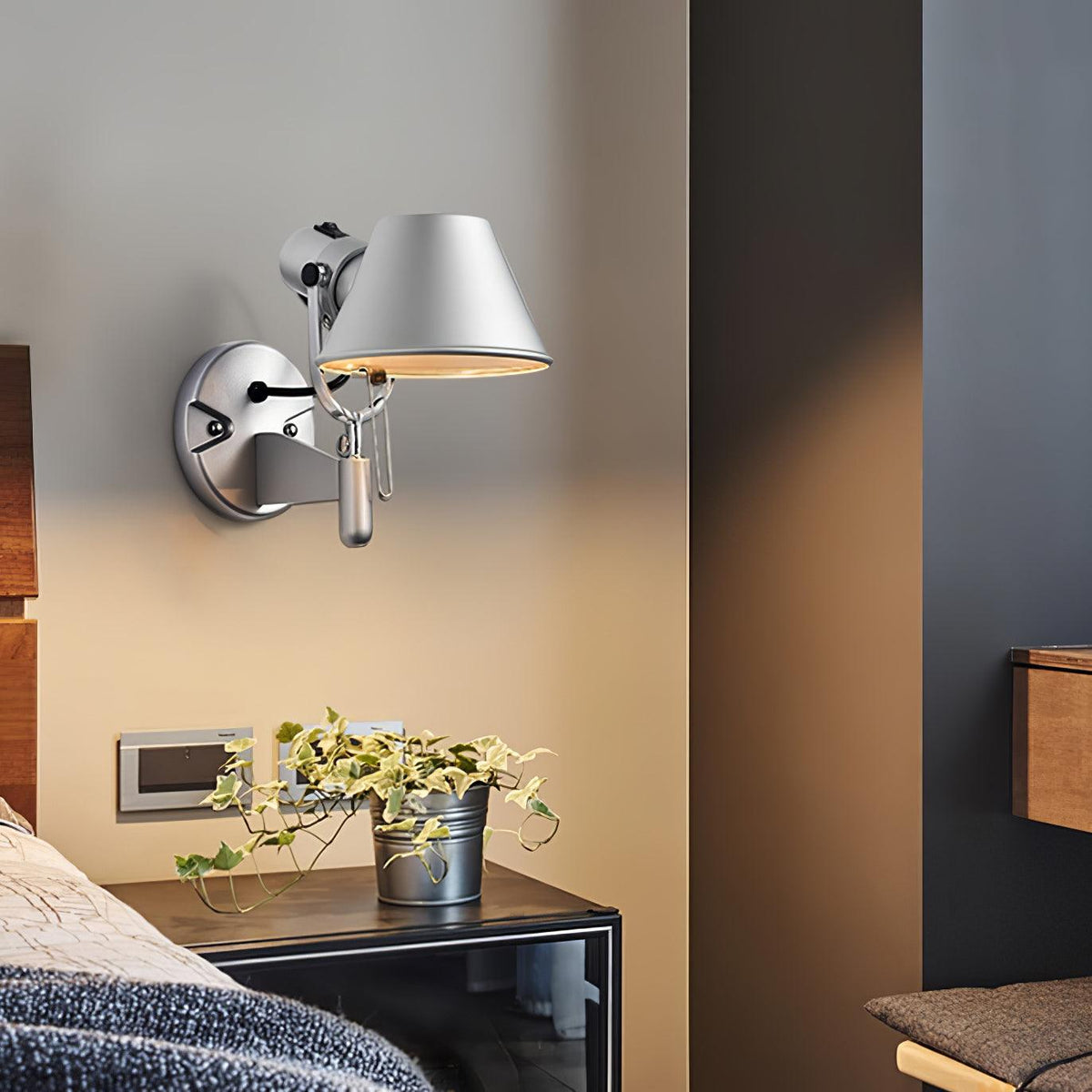 Xerenwyn Aluminium Wall Light-Moonnatur