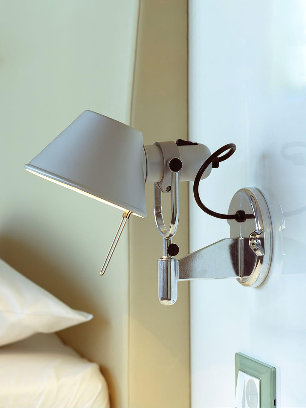 Xerenwyn Aluminium Wall Light-Moonnatur