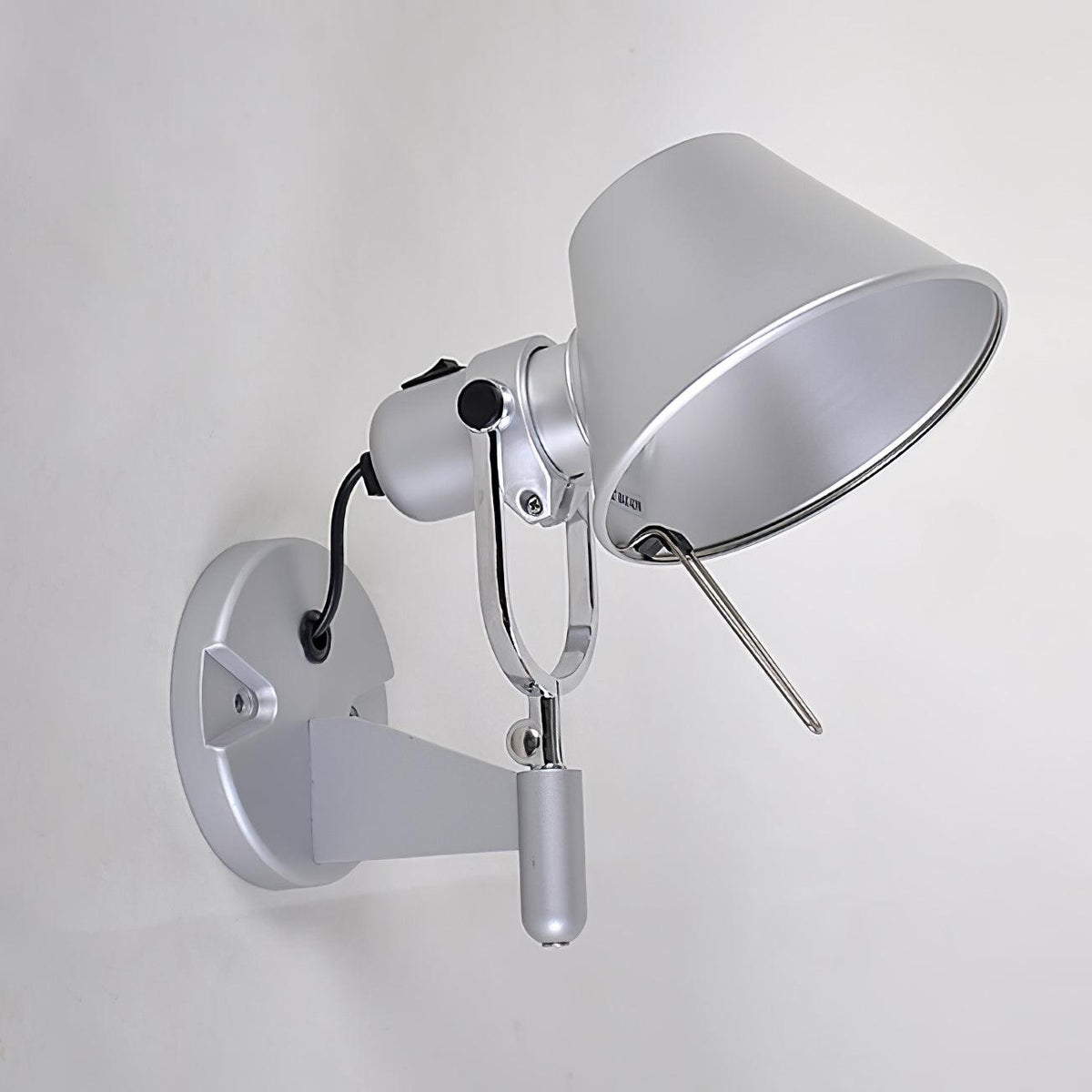 Xerenwyn Aluminium Wall Light-Moonnatur