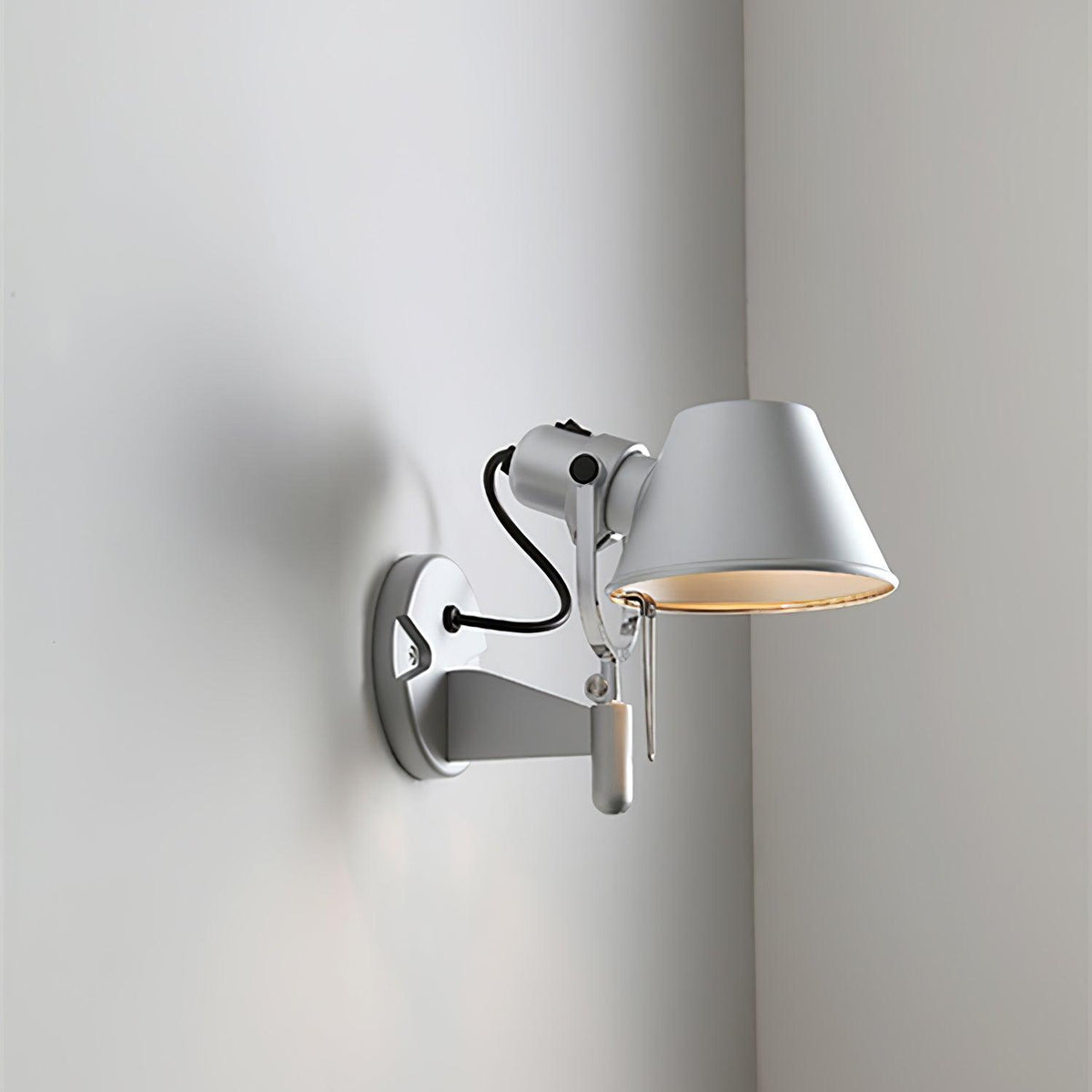 Xerenwyn Aluminium Wall Light-Moonnatur