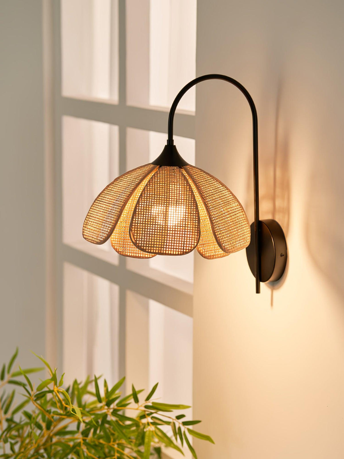 Eldenina Rattan Wall Light-Moonnatur