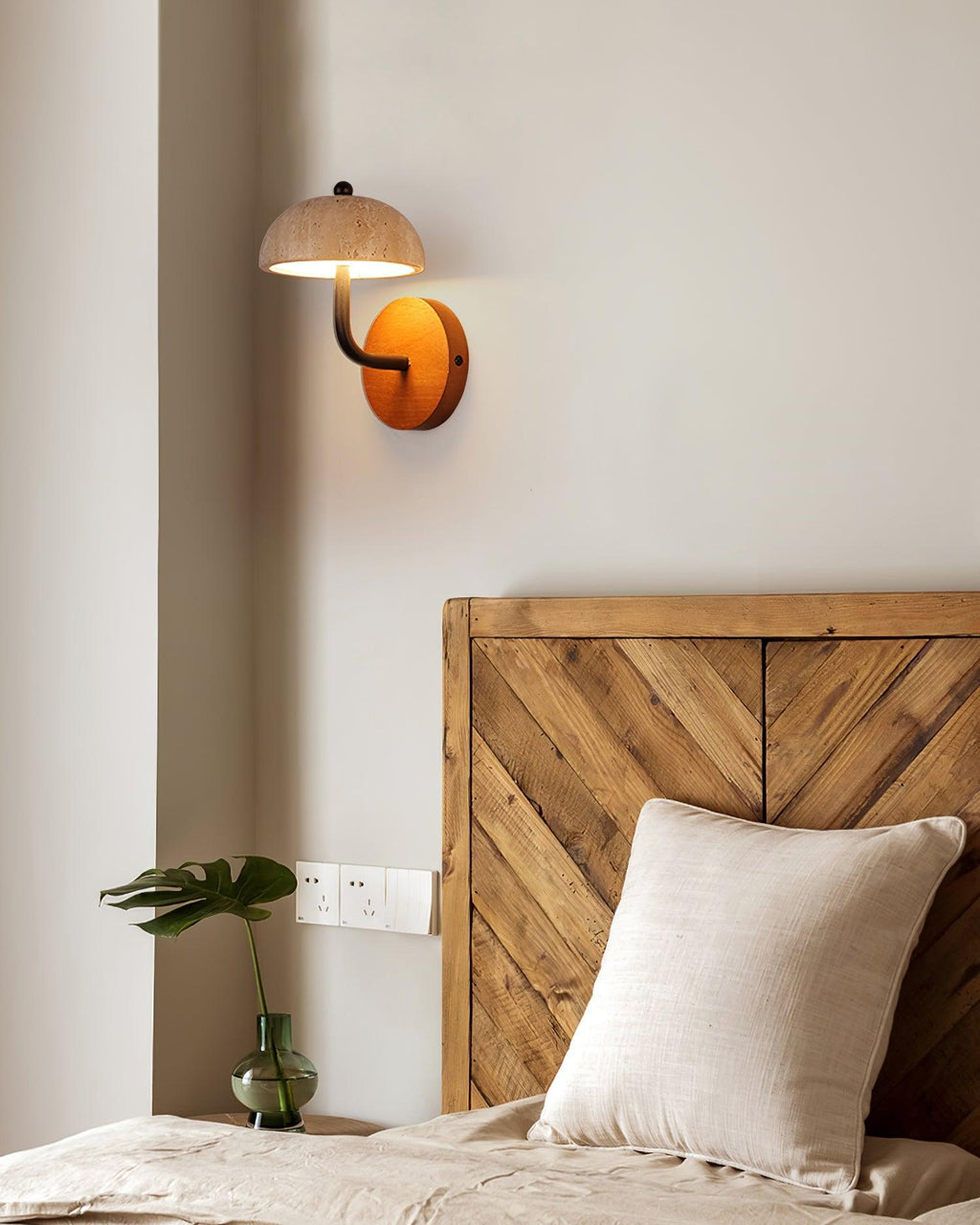 Lathenlark Travertine Wall Light-Moonnatur