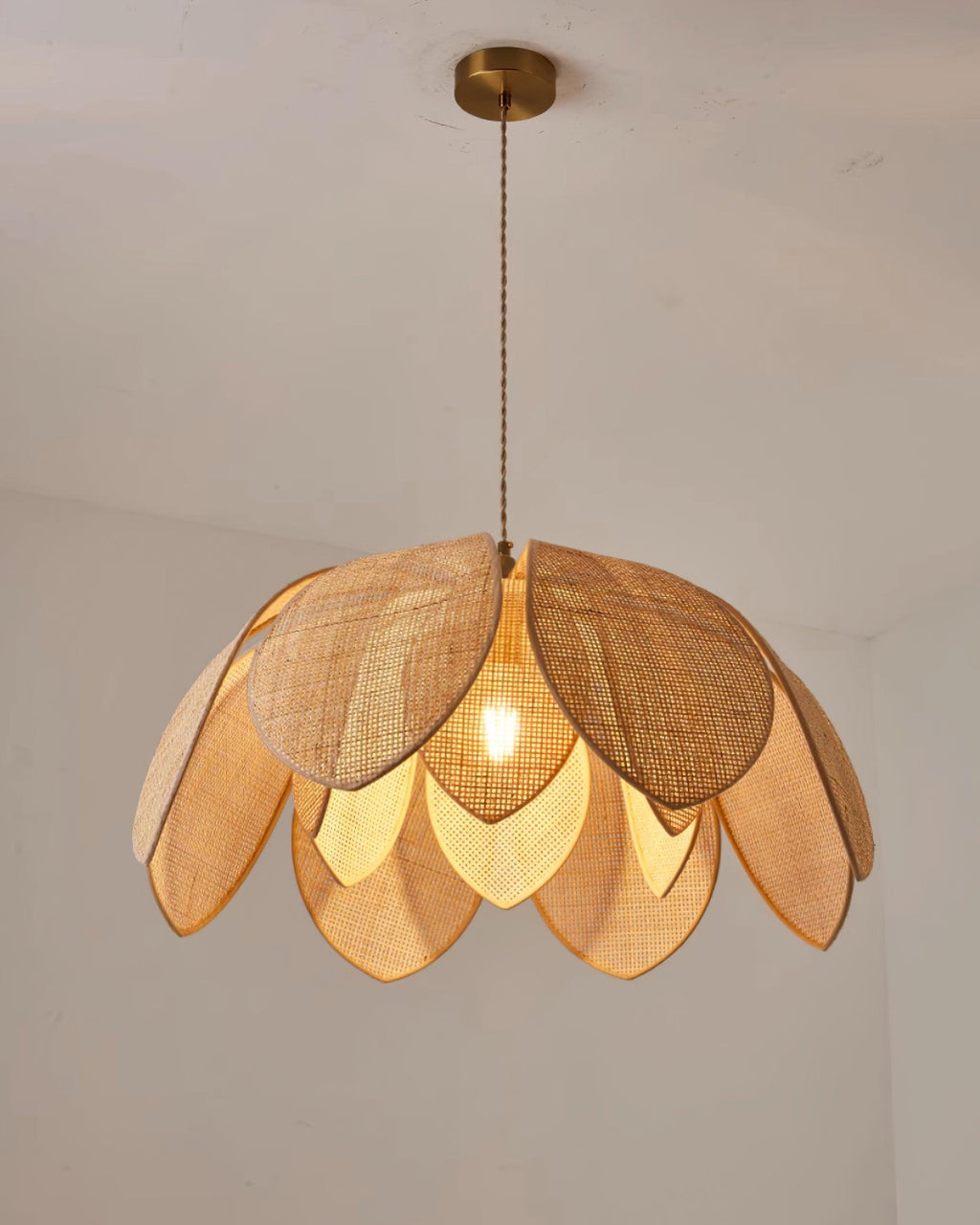Rovenevia Rattan Pendant Light-Moonnatur