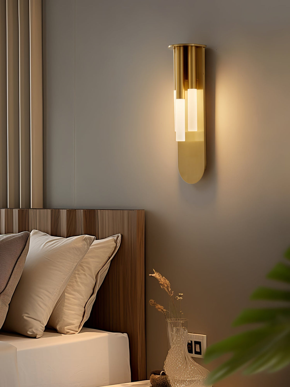 Cardenwyn Acrylic Wall Light-Moonnatur