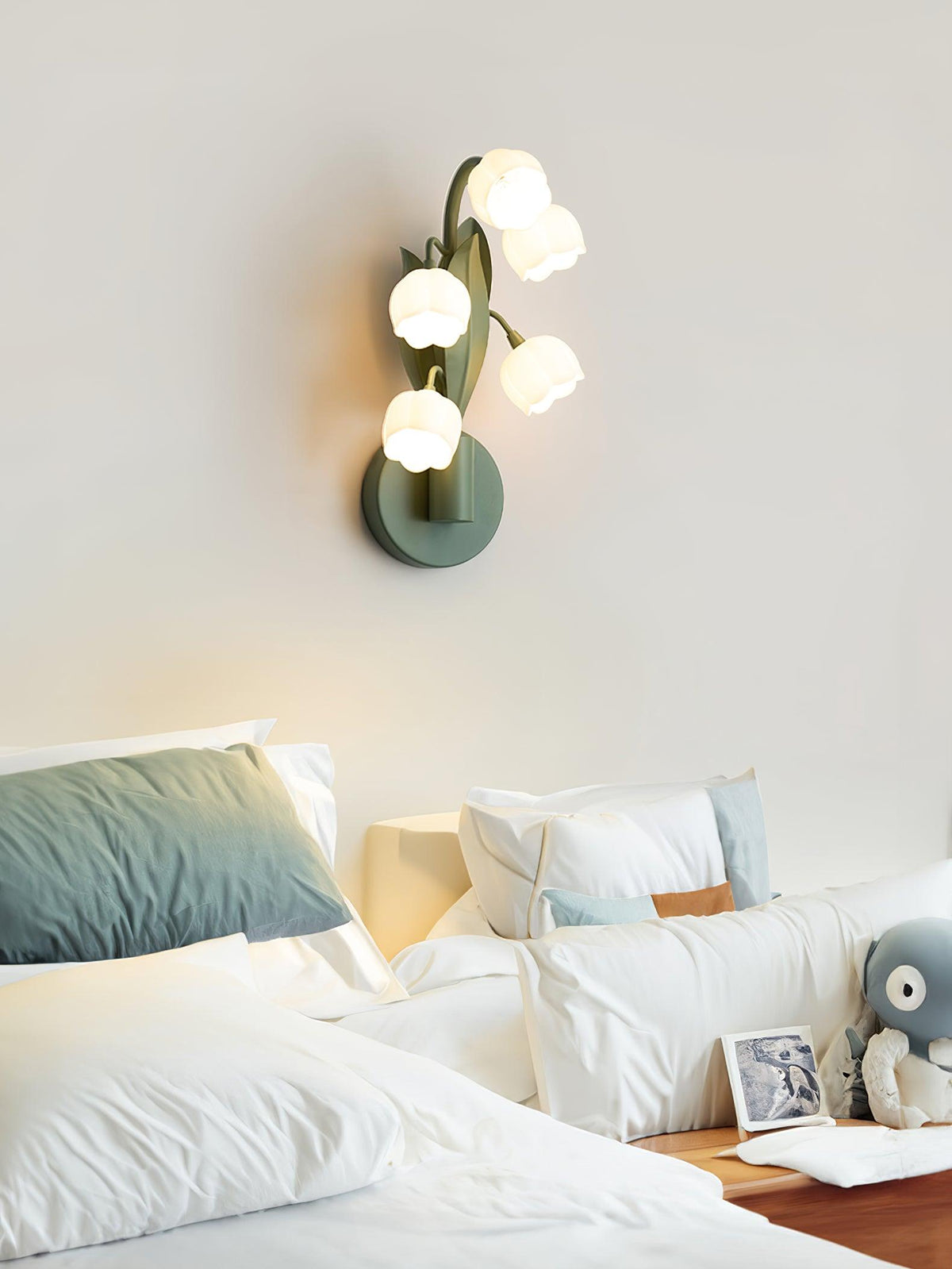 Quenellynne Polycarbonate Wall Light-Moonnatur