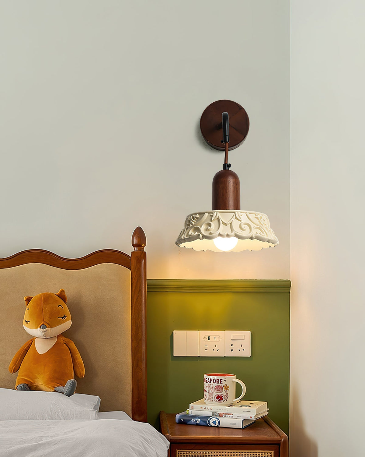 Veyrendale Resin Wall Light-Moonnatur