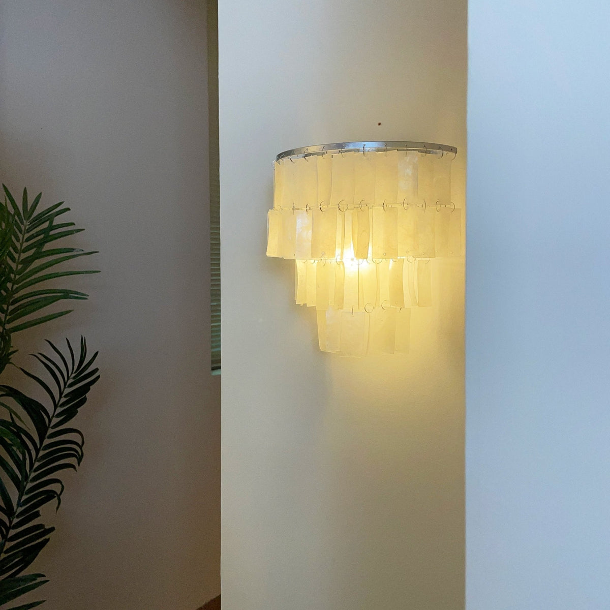 Avoneth Shell Wall Light-Moonnatur