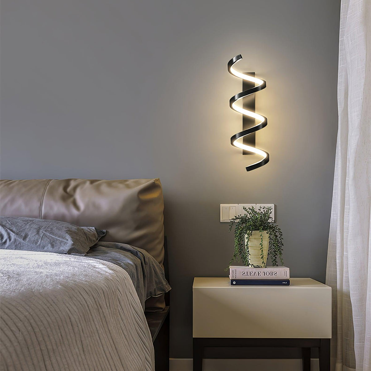 Olvenara Brass Wall Light-Moonnatur