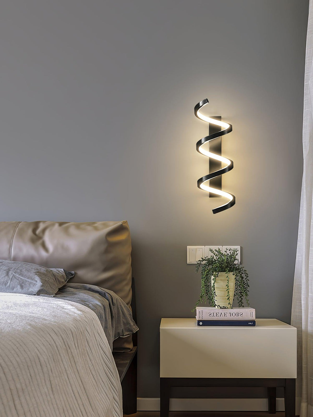 Olvenara Brass Wall Light-Moonnatur
