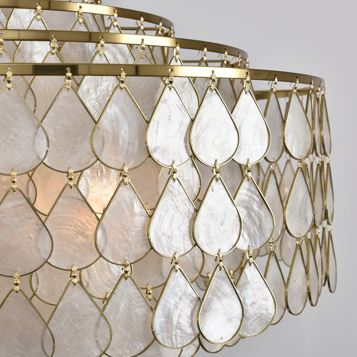 Savenwyn Shell Chandelier-Moonnatur