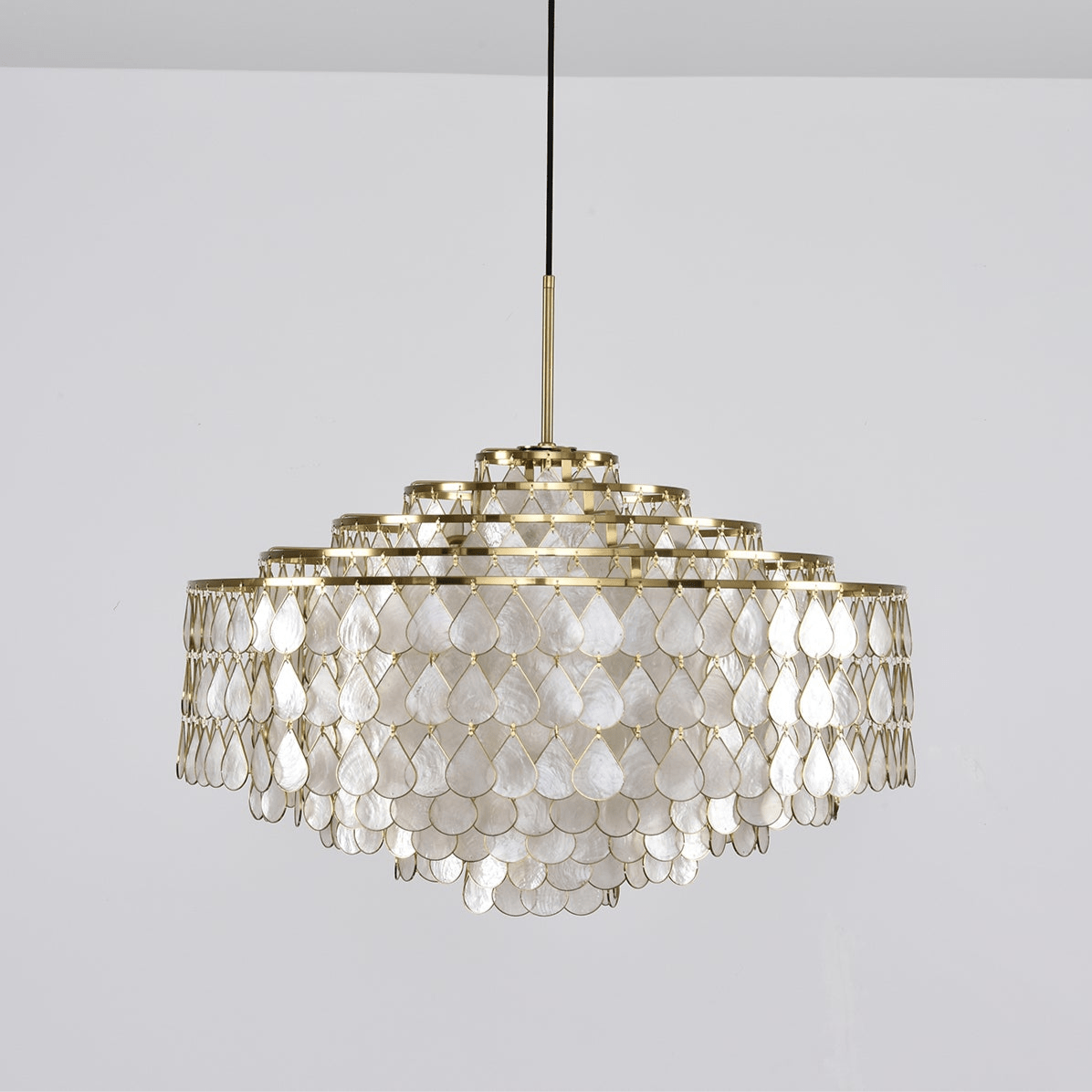 Savenwyn Shell Chandelier-Moonnatur