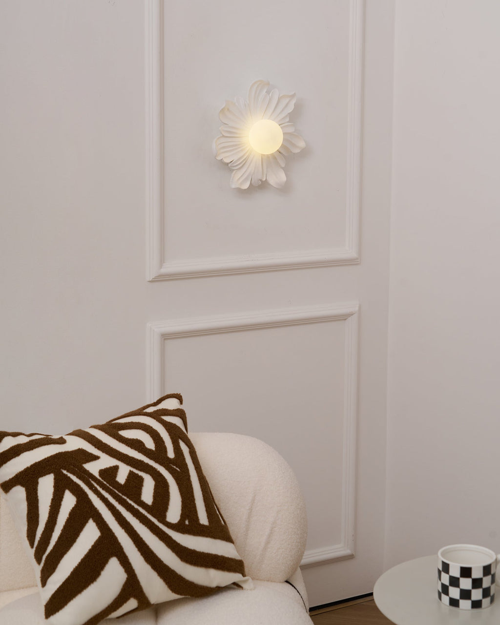 Lovenelle Resin Wall Light-Moonnatur