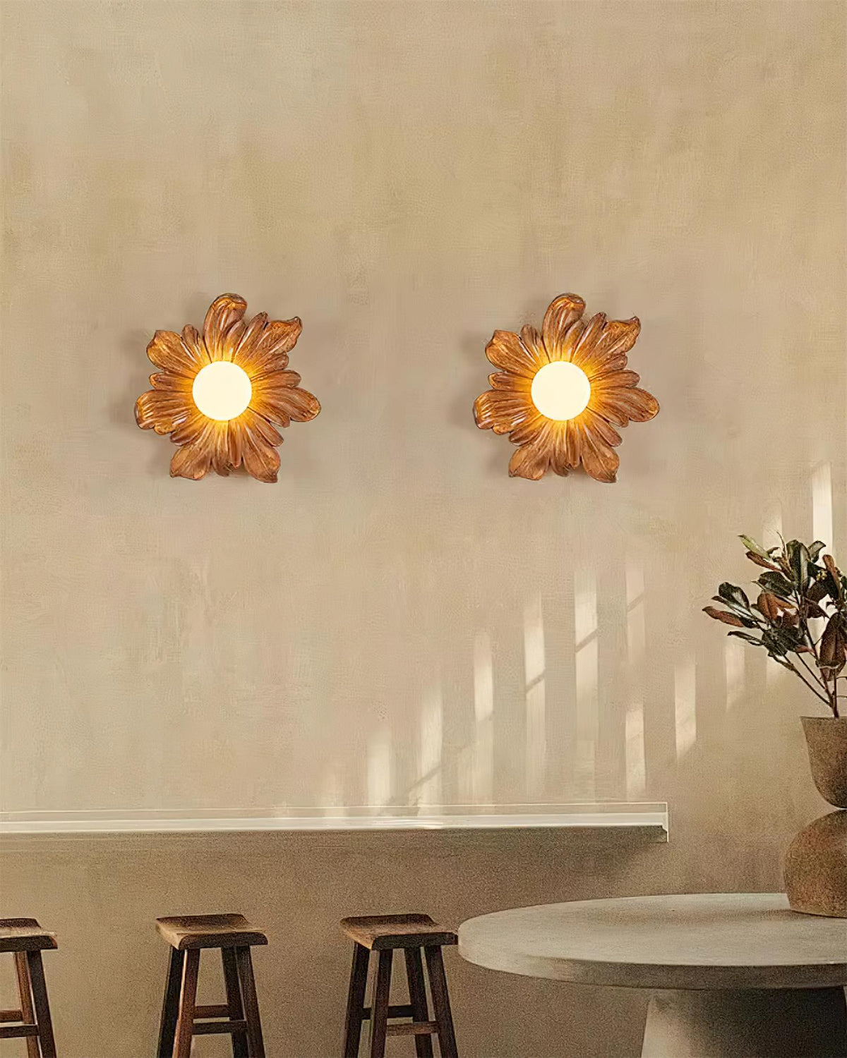 Lovenelle Resin Wall Light-Moonnatur