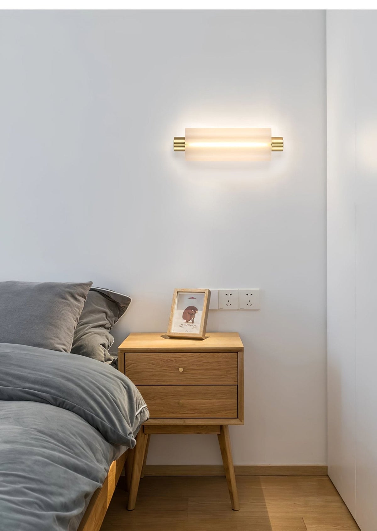 Mellira Acrylic Wall Lamp-Moonnatur